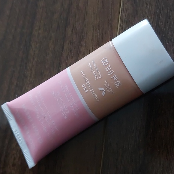 Covergirl Dewy Foundation + Rimmel Concealer - Picture 2 of 6